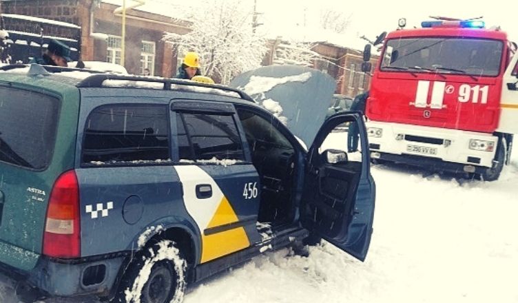 Գյումրիում այրվել է «Opel Astra J»-ի շարժիչի հետնամասը